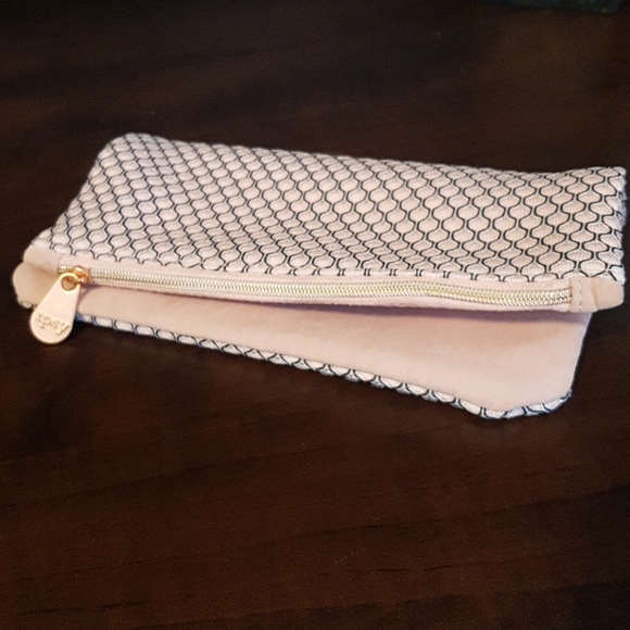Cute Clutch in dusty rose 🌹 - Picture 1 of 5